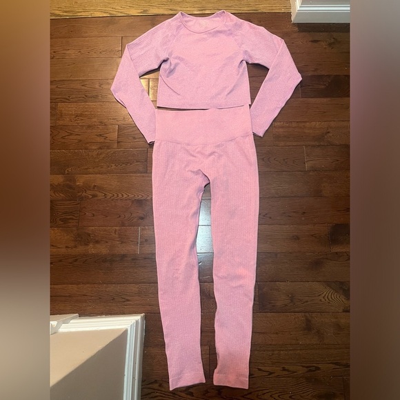 Two-Piece  Pink Ribbed Long Sleeve and Leggings Work Out Active Gym Set - Picture 3 of 9